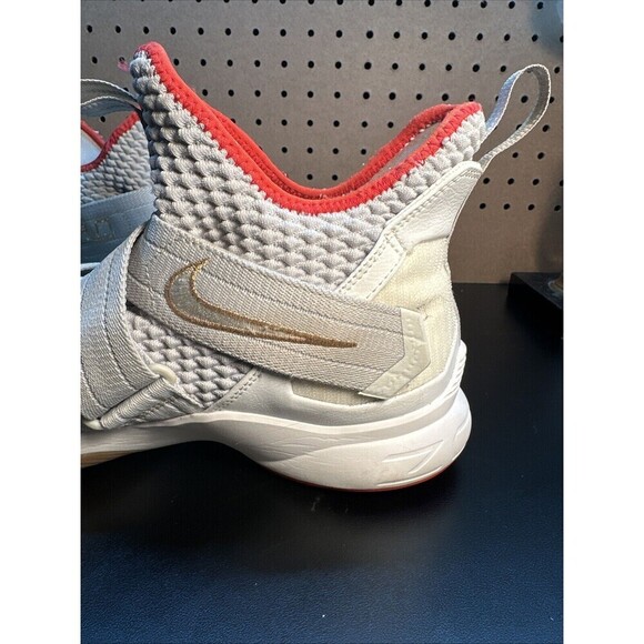 Nike Lebron Soldier 12 Light Bone Basketball Shoes Mens Size 11.5 A02609-002 - Picture 9 of 16
